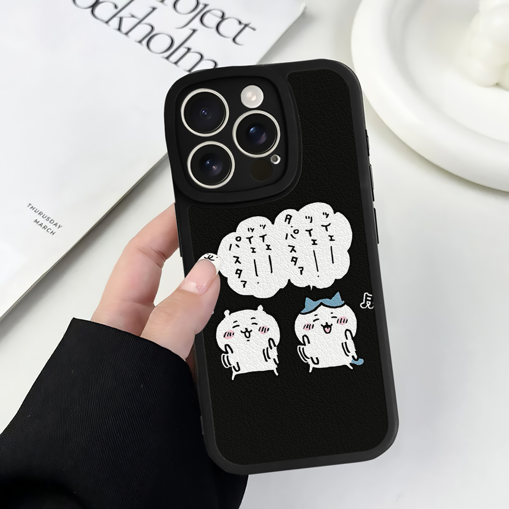 （画像用） ちいかわ ハチワレ Chii-kawa hachiware 【iPhone 16シリーズ対応】シリコンスマホケース（レザー調） 材質：シリコン